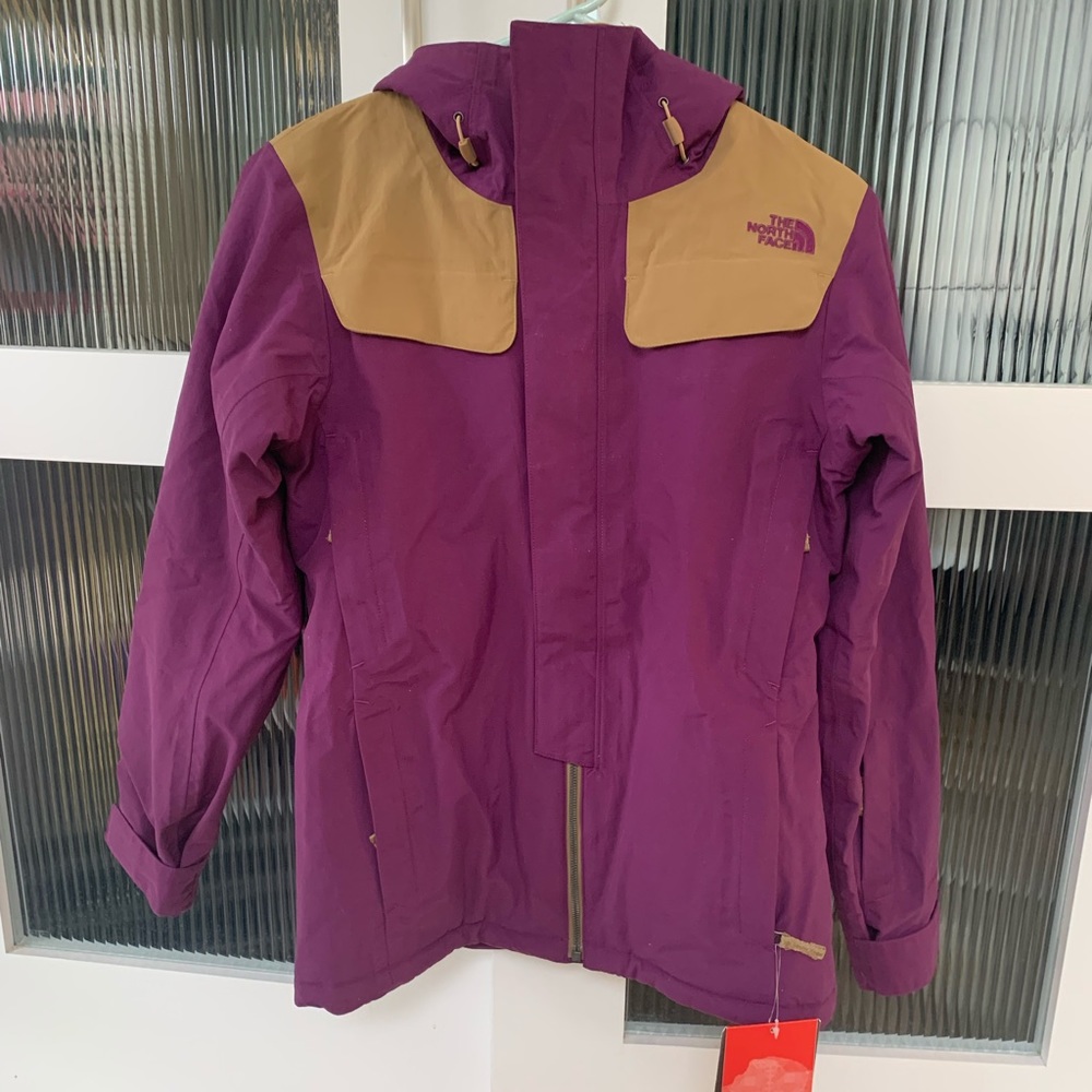 🚨 NWT North Face Core Vents Hyvent Jacket